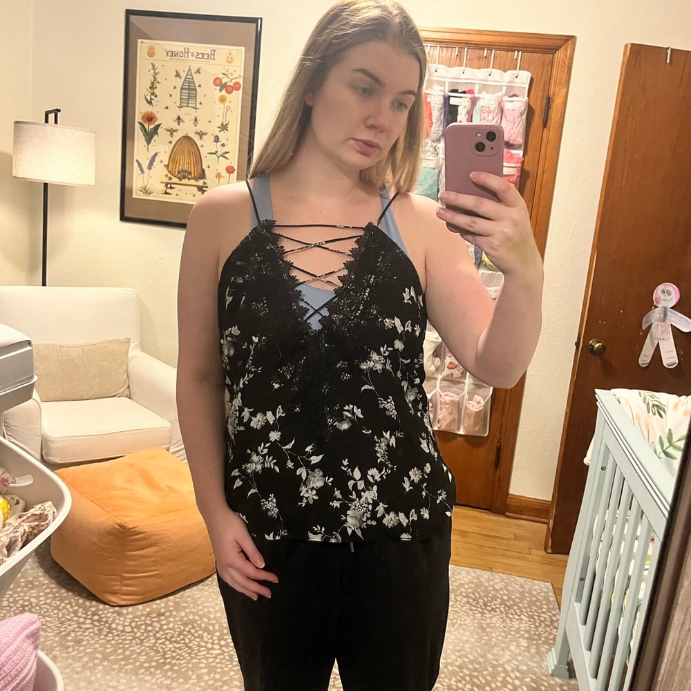 Wayf Lace Tank Top - Picture 2 of 2